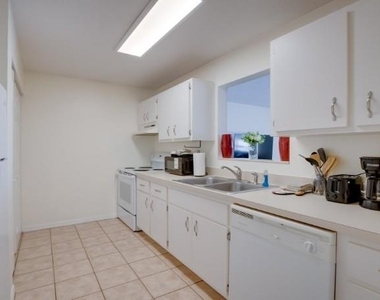 1920 Nw 12th Avenue - Photo Thumbnail 7