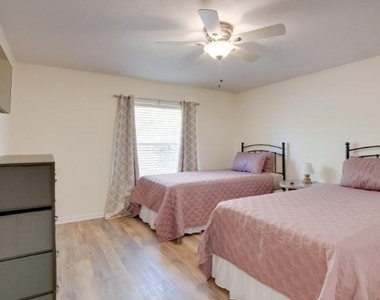 1920 Nw 12th Avenue - Photo Thumbnail 15