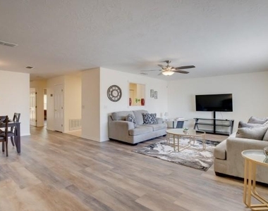 1920 Nw 12th Avenue - Photo Thumbnail 3