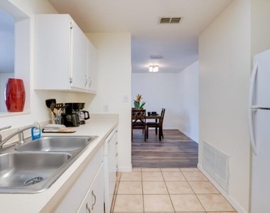 1920 Nw 12th Avenue - Photo Thumbnail 8