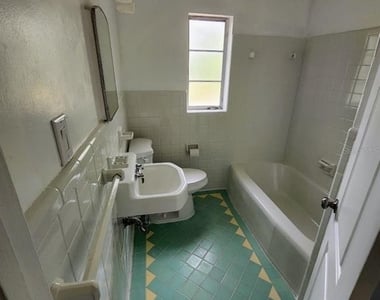 1356 Druid Road E - Photo Thumbnail 9