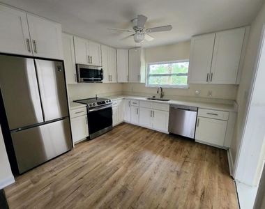 1356 Druid Road E - Photo Thumbnail 2