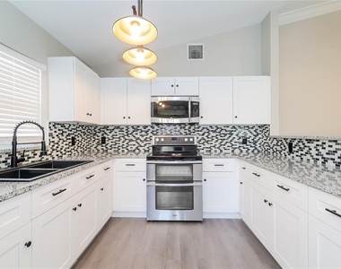 602 Elfrida Way - Photo Thumbnail 2