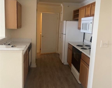 18123 Sterling Gate Circle - Photo Thumbnail 6
