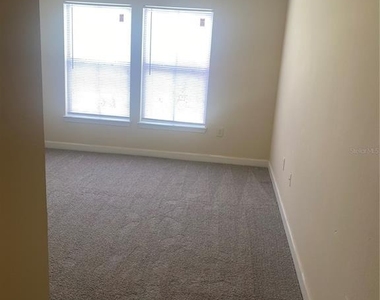 18123 Sterling Gate Circle - Photo Thumbnail 9
