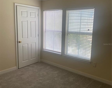 18123 Sterling Gate Circle - Photo Thumbnail 11