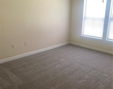 18123 Sterling Gate Circle - Photo Thumbnail 10