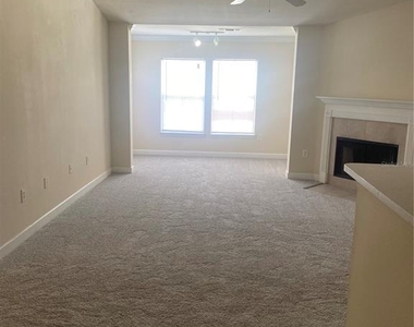 18123 Sterling Gate Circle - Photo Thumbnail 8