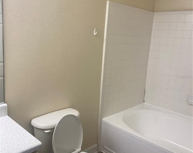 18123 Sterling Gate Circle - Photo Thumbnail 13