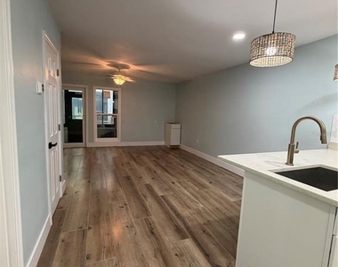 230 Medallion Boulevard - Photo Thumbnail 10