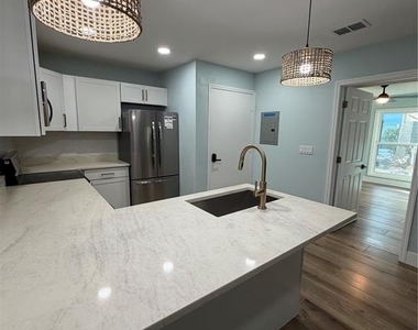 230 Medallion Boulevard - Photo Thumbnail 6