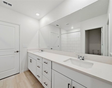 9820 Feaster Drive - Photo Thumbnail 16
