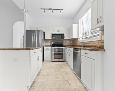 18120 Palm Breeze Drive - Photo Thumbnail 7