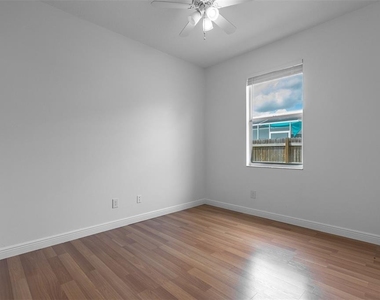 18120 Palm Breeze Drive - Photo Thumbnail 14