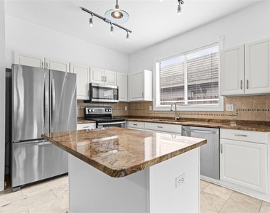 18120 Palm Breeze Drive - Photo Thumbnail 5