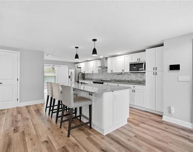 2707 W Kenmore Avenue - Photo Thumbnail 7