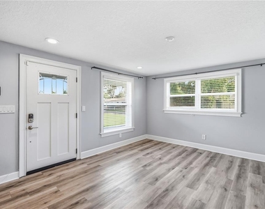 2707 W Kenmore Avenue - Photo Thumbnail 3
