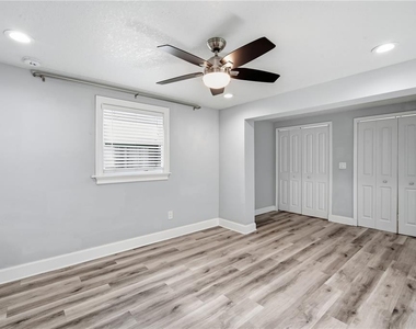 2707 W Kenmore Avenue - Photo Thumbnail 13
