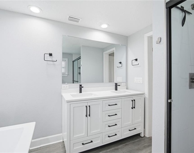 2707 W Kenmore Avenue - Photo Thumbnail 15