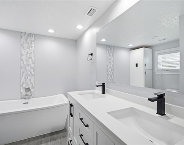 2707 W Kenmore Avenue - Photo Thumbnail 16