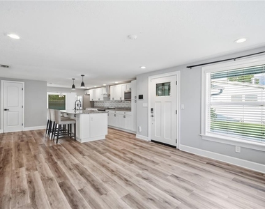 2707 W Kenmore Avenue - Photo Thumbnail 4