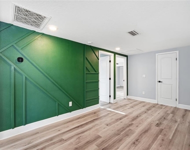 2707 W Kenmore Avenue - Photo Thumbnail 6
