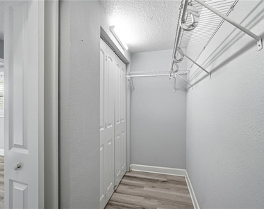 2707 W Kenmore Avenue - Photo Thumbnail 17