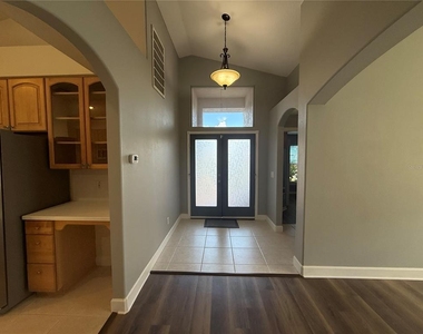 219 Bay Arbor Boulevard - Photo Thumbnail 4
