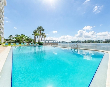 675 S Gulfview Boulevard - Photo Thumbnail 5