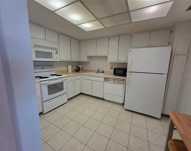 675 S Gulfview Boulevard - Photo Thumbnail 11