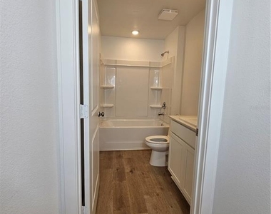 506 Oakcreek - Photo Thumbnail 24