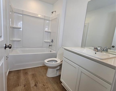 506 Oakcreek - Photo Thumbnail 23