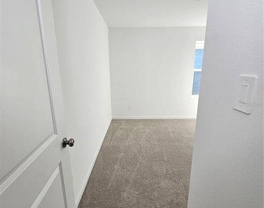 506 Oakcreek - Photo Thumbnail 19