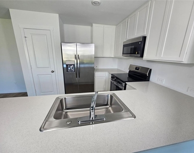 506 Oakcreek - Photo Thumbnail 8
