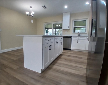 181 Guaymas Drive - Photo Thumbnail 6