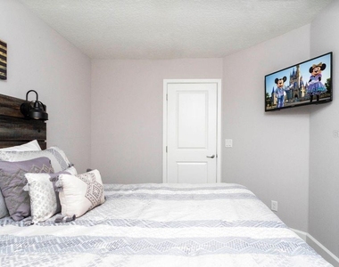 4704 Terra Esmeralda Drive - Photo Thumbnail 14