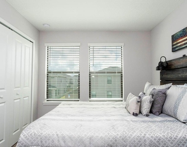 4704 Terra Esmeralda Drive - Photo Thumbnail 13