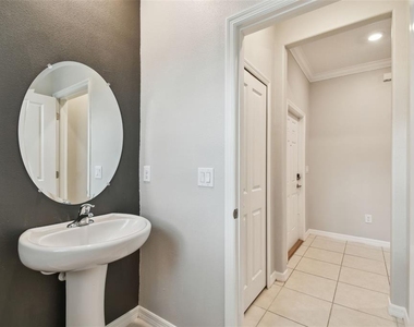 30814 Veridian Way - Photo Thumbnail 17