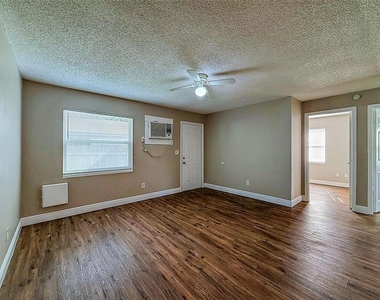 3216 N 48th Street - Photo Thumbnail 9