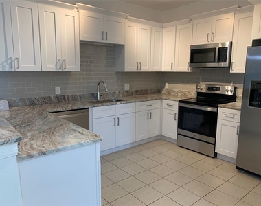 3111 Sun Lake Court - Photo Thumbnail 3