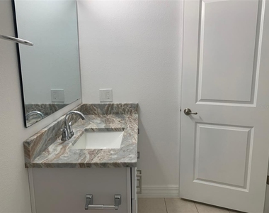 3111 Sun Lake Court - Photo Thumbnail 7
