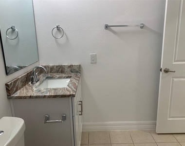 3111 Sun Lake Court - Photo Thumbnail 10