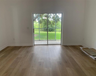 3111 Sun Lake Court - Photo Thumbnail 5