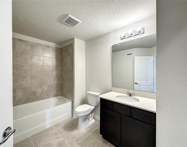 4621 Sparkling Shell Avenue - Photo Thumbnail 20