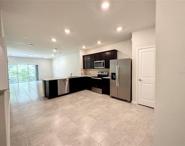 4621 Sparkling Shell Avenue - Photo Thumbnail 4