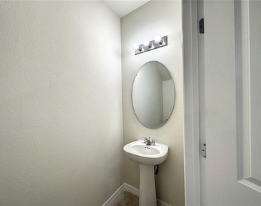 4621 Sparkling Shell Avenue - Photo Thumbnail 10