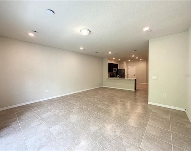 4621 Sparkling Shell Avenue - Photo Thumbnail 11