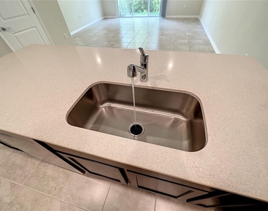 4621 Sparkling Shell Avenue - Photo Thumbnail 35