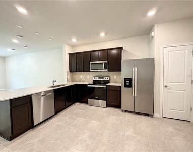 4621 Sparkling Shell Avenue - Photo Thumbnail 6