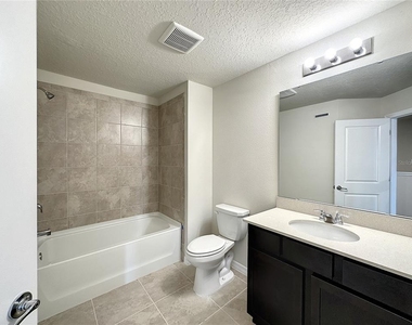 4621 Sparkling Shell Avenue - Photo Thumbnail 19